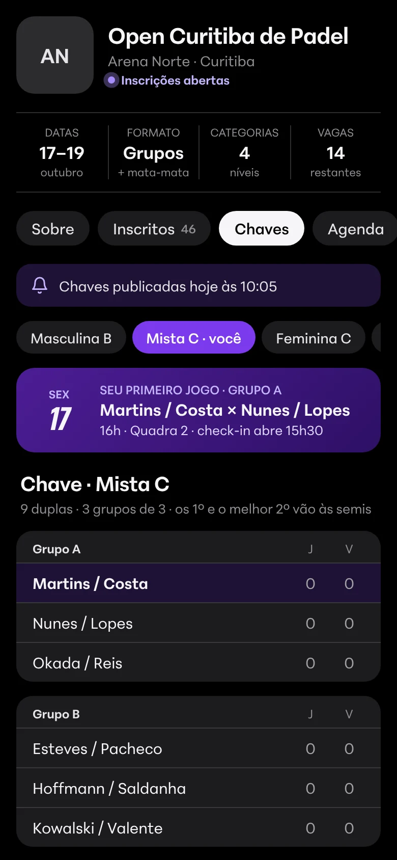Tela do app com as chaves do Open Curitiba: o primeiro jogo da dupla na Mista C e a tabela do Grupo A